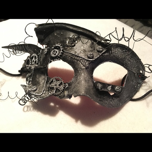 Handmade faux metal mask - Picture 2 of 3